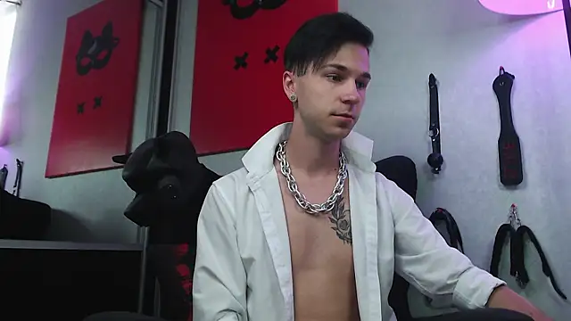 Joseph  Quinn online show from 02-17-25, 08:09