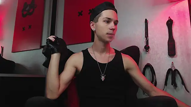 Joseph  Quinn online show from 02-22-25, 08:07