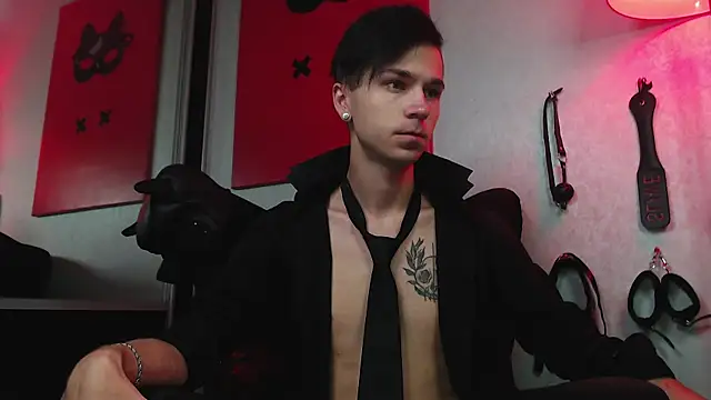 Joseph  Quinn online show from 02-27-25, 08:06