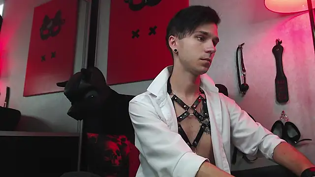 Joseph  Quinn online show from 03-01-25, 10:55