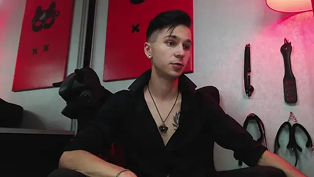 Joseph  Quinn online show from 03-17-25, 12:57