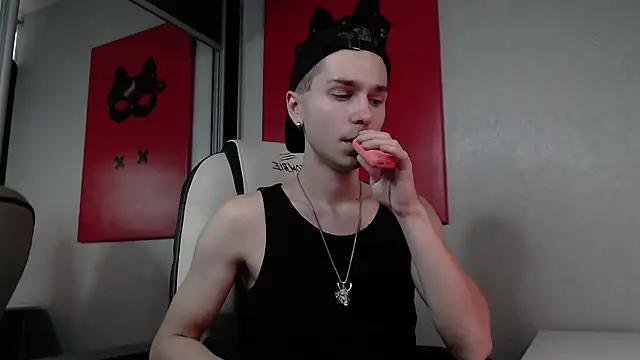 Joseph  Quinn online show from 09-20-25, 12:50