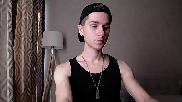 Joseph  Quinn online show from 10-02-25, 09:38