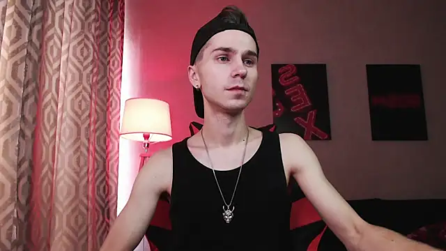 Joseph  Quinn online show from 10-18-25, 08:26