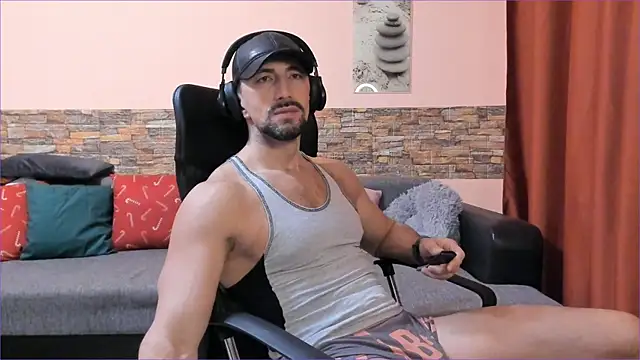 HotHunkTrainer online show from 01-14-25, 09:02