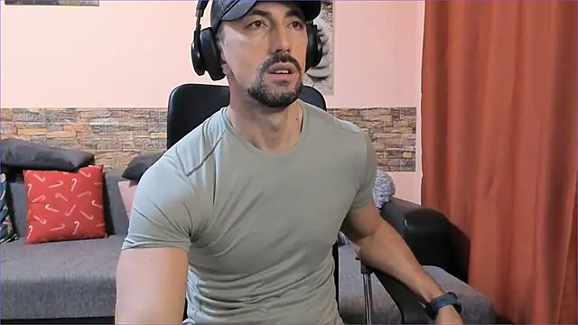 HotHunkTrainer online show from 02-24-25, 09:21