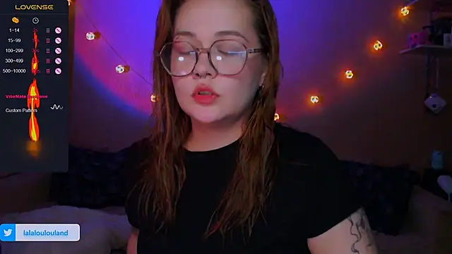 Snapshot of lala_loulou_land chatting on 10-19-25, 08:20 lala loulou land online show from 10-19-25, 08:20