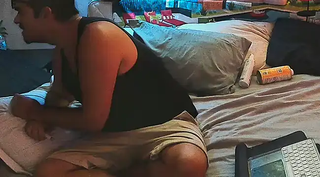 Snapshot of badboybrad11 chatting on 02-21-25, 04:05 badboybrad11 online show from 02-21-25, 04:05