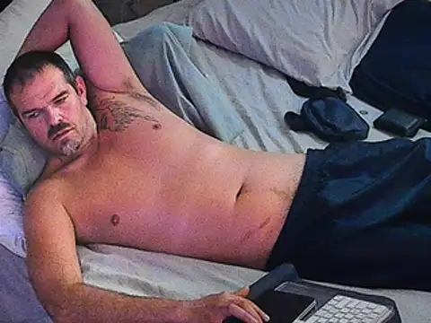 Snapshot of badboybrad11 chatting on 02-23-25, 05:18 badboybrad11 online show from 02-23-25, 05:18