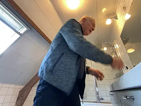 Snapshot of martxxxxx chatting on 03-16-25, 10:11 martxxxxx online show from 03-16-25, 10:11