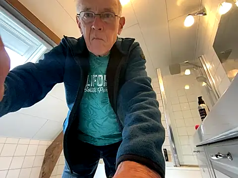 Snapshot of martxxxxx chatting on 09-13-25, 09:53 martxxxxx online show from 09-13-25, 09:53