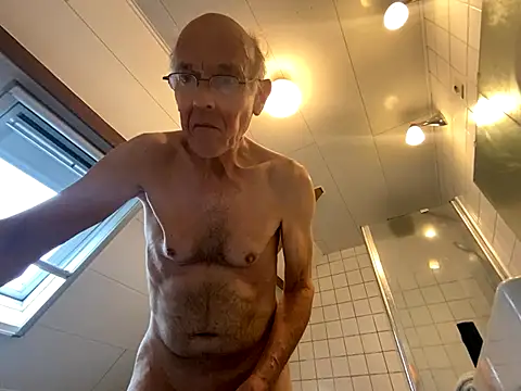 Snapshot of martxxxxx chatting on 10-21-25, 10:27 martxxxxx online show from 10-21-25, 10:27