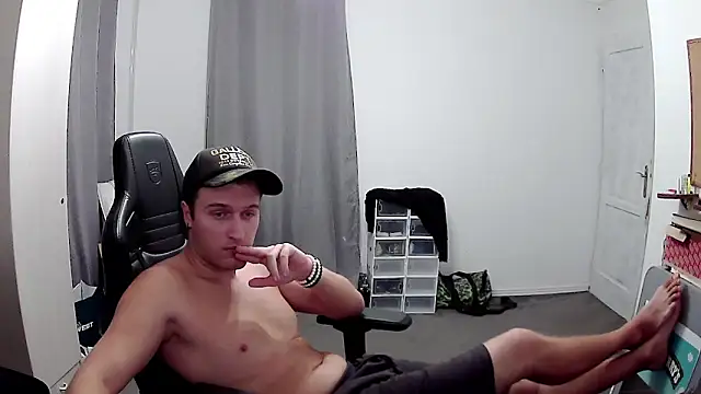 PKrisztian online show from 09-28-25, 04:01