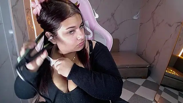 Snapshot of skeler_lovd_b_ chatting on 10-30-25, 01:01 skeler lovd b online show from 10-30-25, 01:01