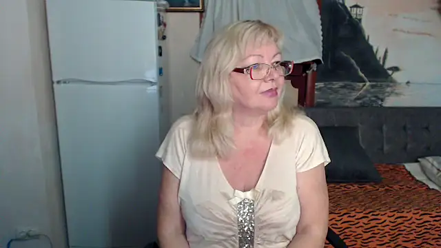 EvelynLoveShy online show from 10-09-25, 09:46