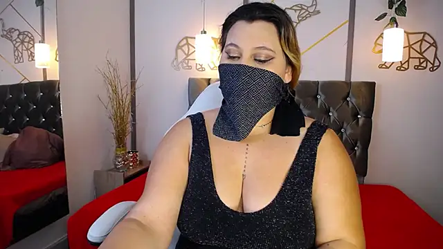 Snapshot of SalmaZaman chatting on 01-25-25, 05:40 SalmaZaman online show from 01-25-25, 05:40