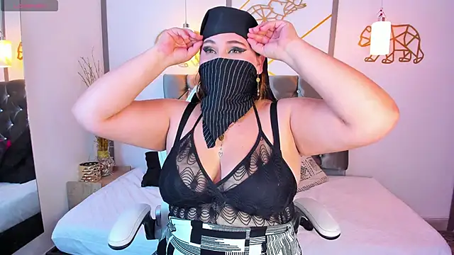 Snapshot of SalmaZaman chatting on 09-10-25, 07:25 SalmaZaman online show from 09-10-25, 07:25