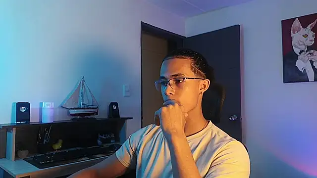 Snapshot of alejo_x3 chatting on 10-28-25, 12:47 alejo x3 online show from 10-28-25, 12:47