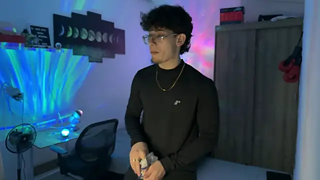 Kisan Smith online show from 10-21-25, 03:29