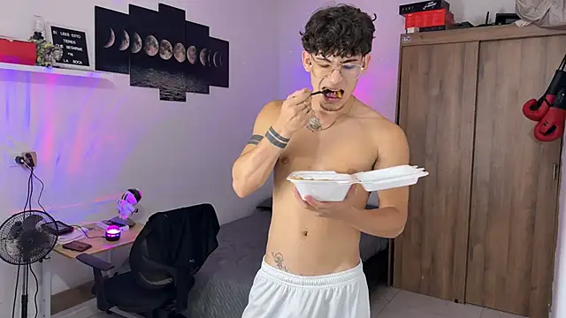 Kisan Smith online show from 10-27-25, 05:22