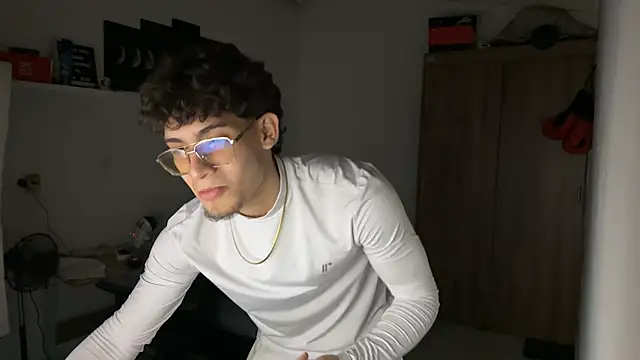 Kisan Smith online show from 11-21-25, 01:37