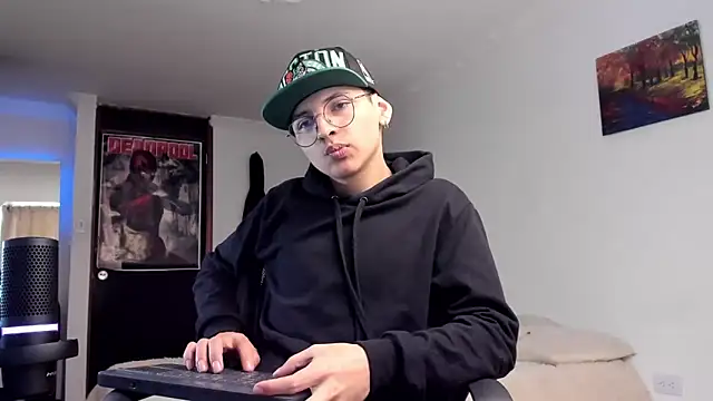 a lejandro 0 8 online show from 12-11-24, 02:33