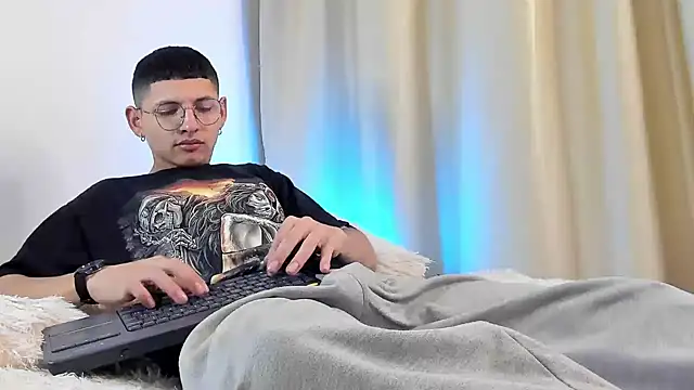 a lejandro 0 8 online show from 12-18-24, 03:15