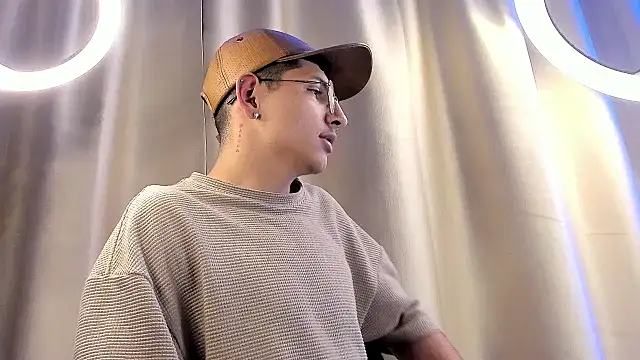 a lejandro 0 8 online show from 02-06-25, 04:31