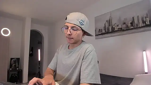 a lejandro 0 8 online show from 03-19-25, 10:22