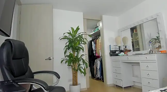 charlotte tiller online show from 12-24-24, 11:44