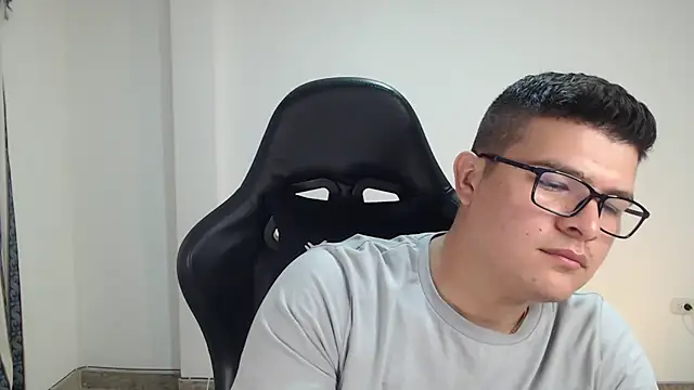 Plug Control online show from 07-18-26, 04:44