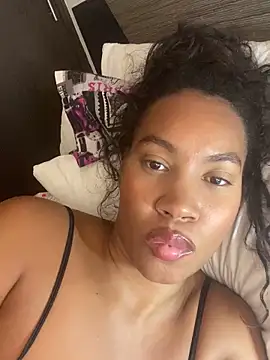 Snapshot of Carolinarossees chatting on 09-30-25, 08:58 Carolinarossees online show from 09-30-25, 08:58