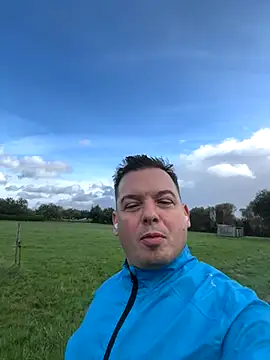 Jose HotLatino online show from 10-22-25, 09:42