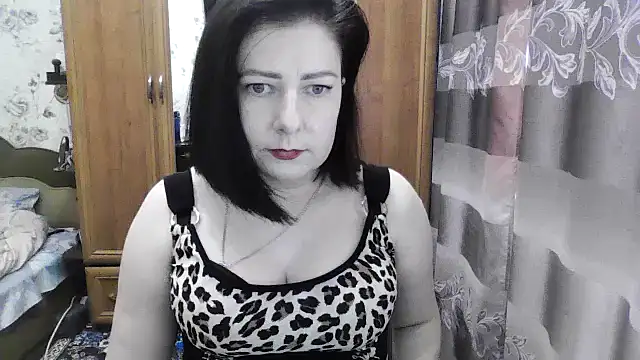 Snapshot of SophieNightAh chatting on 10-16-25, 12:17 SophieNightAh online show from 10-16-25, 12:17