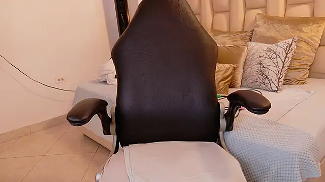 lia mariana online show from 10-20-25, 06:19