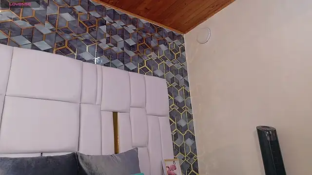 lia mariana online show from 11-23-25, 09:47