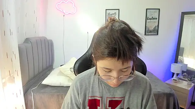 Amy joones online show from 03-17-25, 01:39