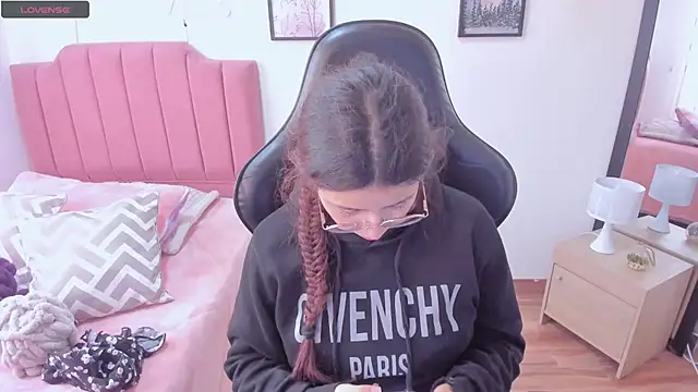 Amy joones online show from 12-04-25, 12:47