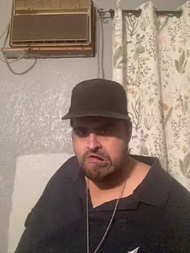 Snapshot of Miguel16i chatting on 02-25-25, 05:25 Miguel16i online show from 02-25-25, 05:25