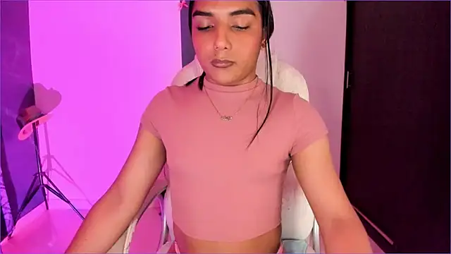 Snapshot of CandyLatinHott chatting on 10-21-25, 12:22 CandyLatinHott online show from 10-21-25, 12:22