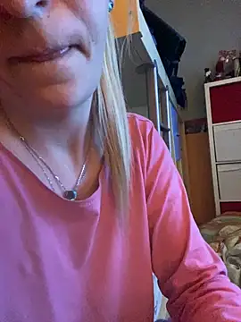 Snapshot of ToAnWTW chatting on 02-19-25, 02:01 ToAnWTW online show from 02-19-25, 02:01