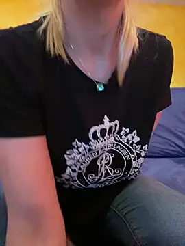 Snapshot of ToAnWTW chatting on 12-17-25, 11:22 ToAnWTW online show from 12-17-25, 11:22