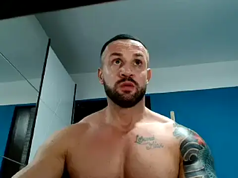 Snapshot of Magnificmuscles89 chatting on 02-03-25, 10:21 Magnificmuscles89 online show from 02-03-25, 10:21