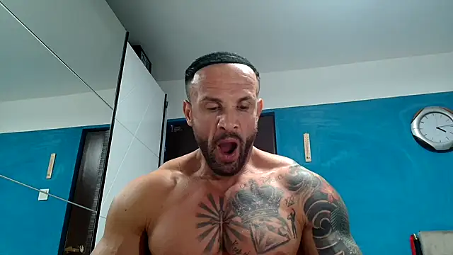 Snapshot of Magnificmuscles89 chatting on 09-30-25, 01:16 Magnificmuscles89 online show from 09-30-25, 01:16
