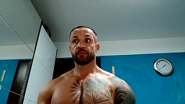 Snapshot of Magnificmuscles89 chatting on 10-01-25, 10:43 Magnificmuscles89 online show from 10-01-25, 10:43