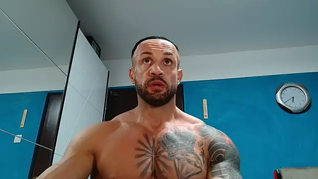 Snapshot of Magnificmuscles89 chatting on 10-05-25, 03:43 Magnificmuscles89 online show from 10-05-25, 03:43