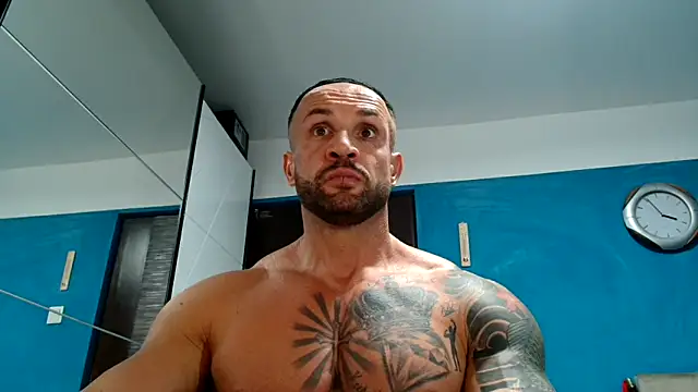 Snapshot of Magnificmuscles89 chatting on 10-08-25, 12:58 Magnificmuscles89 online show from 10-08-25, 12:58