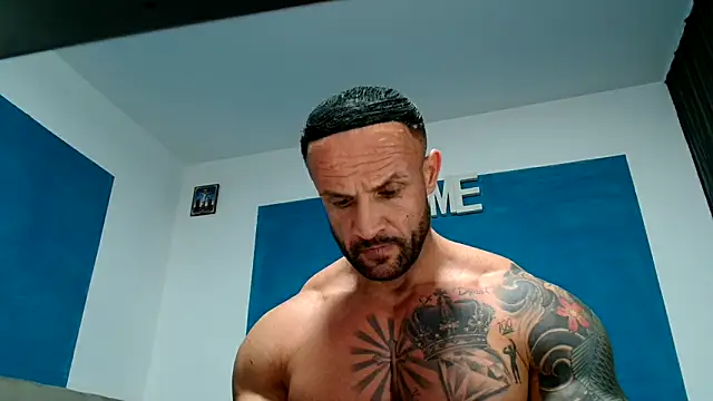 Snapshot of Magnificmuscles89 chatting on 10-19-25, 09:48 Magnificmuscles89 online show from 10-19-25, 09:48