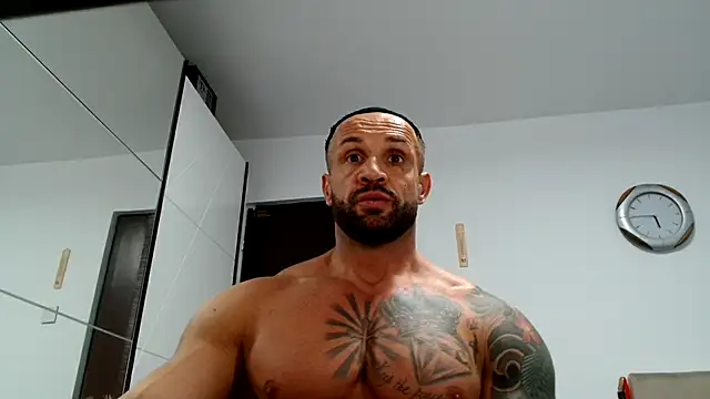 Snapshot of Magnificmuscles89 chatting on 10-24-25, 02:13 Magnificmuscles89 online show from 10-24-25, 02:13