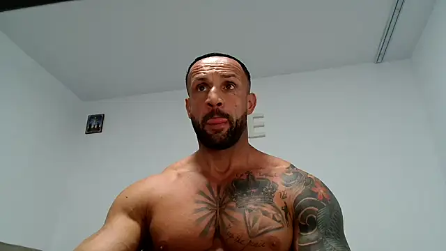 Snapshot of Magnificmuscles89 chatting on 10-26-25, 10:47 Magnificmuscles89 online show from 10-26-25, 10:47